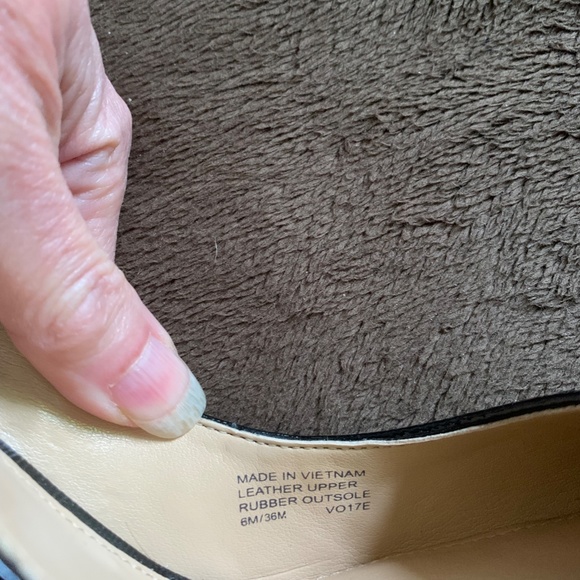 Michael Kors pointed toe D'Orsay black pumps - Picture 6 of 9